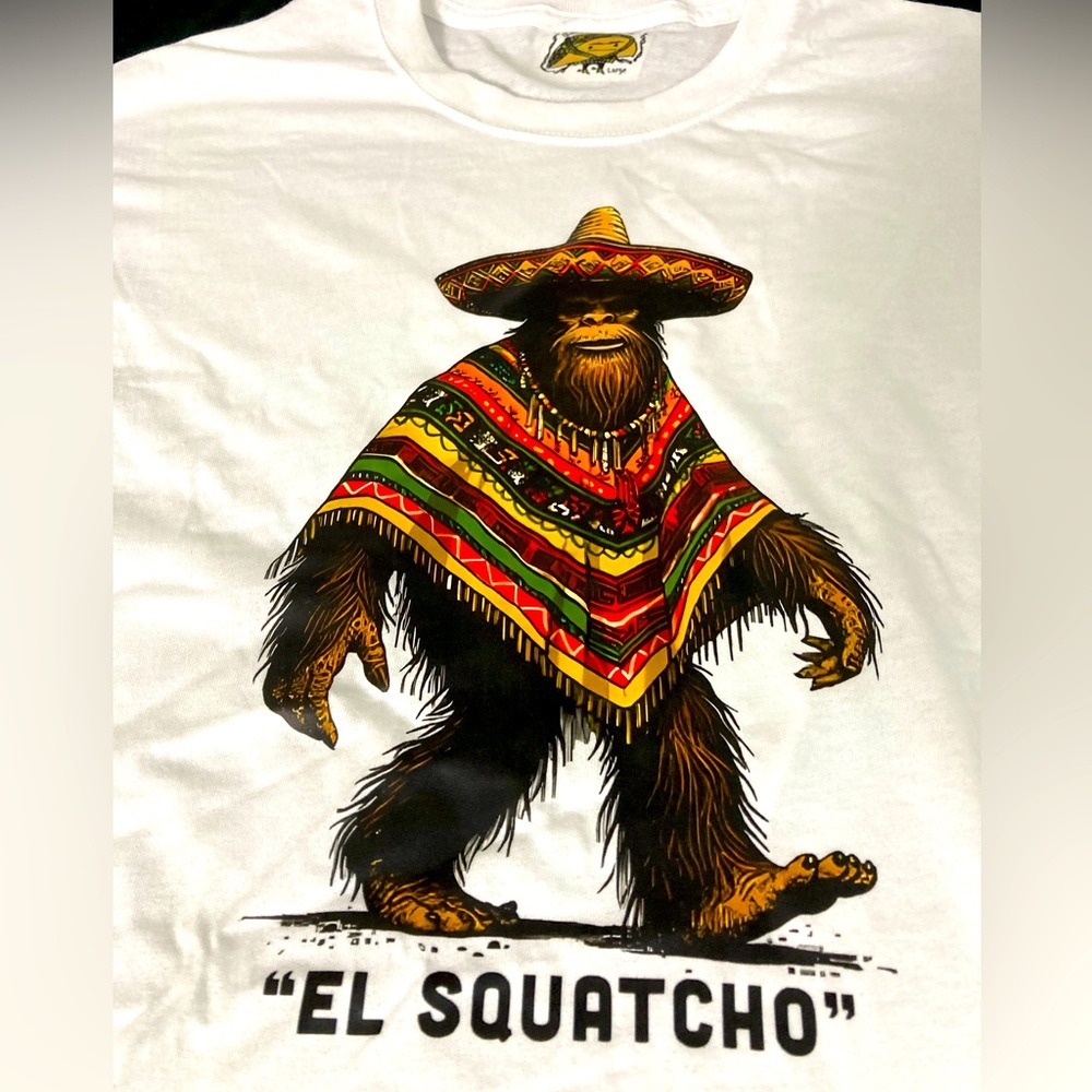 "EL SQUATCHO" - Big Foot Sasquatch Taco Sombrero Poncho Men’s White Tee NWT